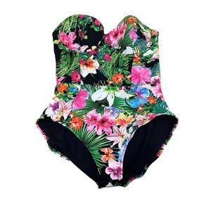 Everyday Sunday gorgeous women’s bathing suit size 16 with underwire and padding